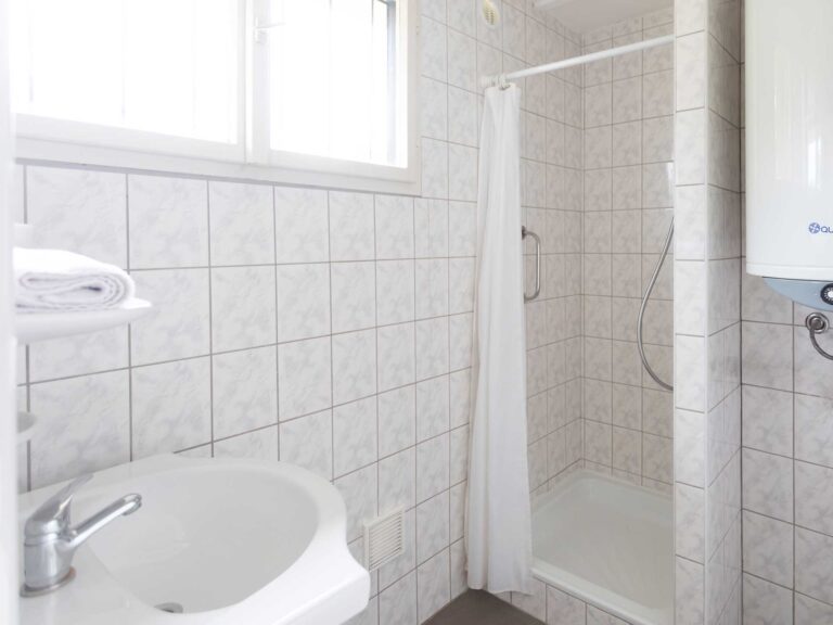 apartmanok Balaton Carmen fürdőszoba Aranypart Camping & Apartments