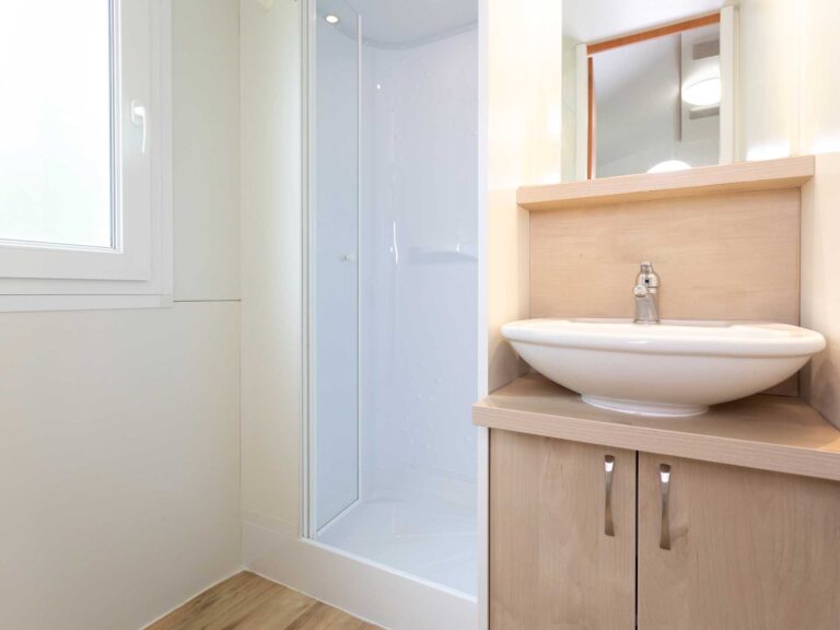 apartmanok Balaton Sun Cool fürdőszoba Aranypart Camping & Apartments