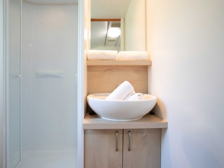 apartmanok Balaton Sun Cool fürdőszoba Aranypart Camping & Apartments