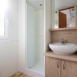 A mobilház balatoni mini otthon 12 mobilház mobil ház Aranypart Camping Siófok suncool fürdőszoba