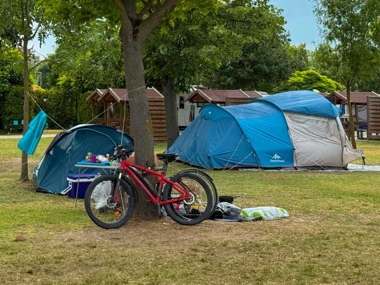 nagy satorhely sátor Balaton part Aranypart kemping
