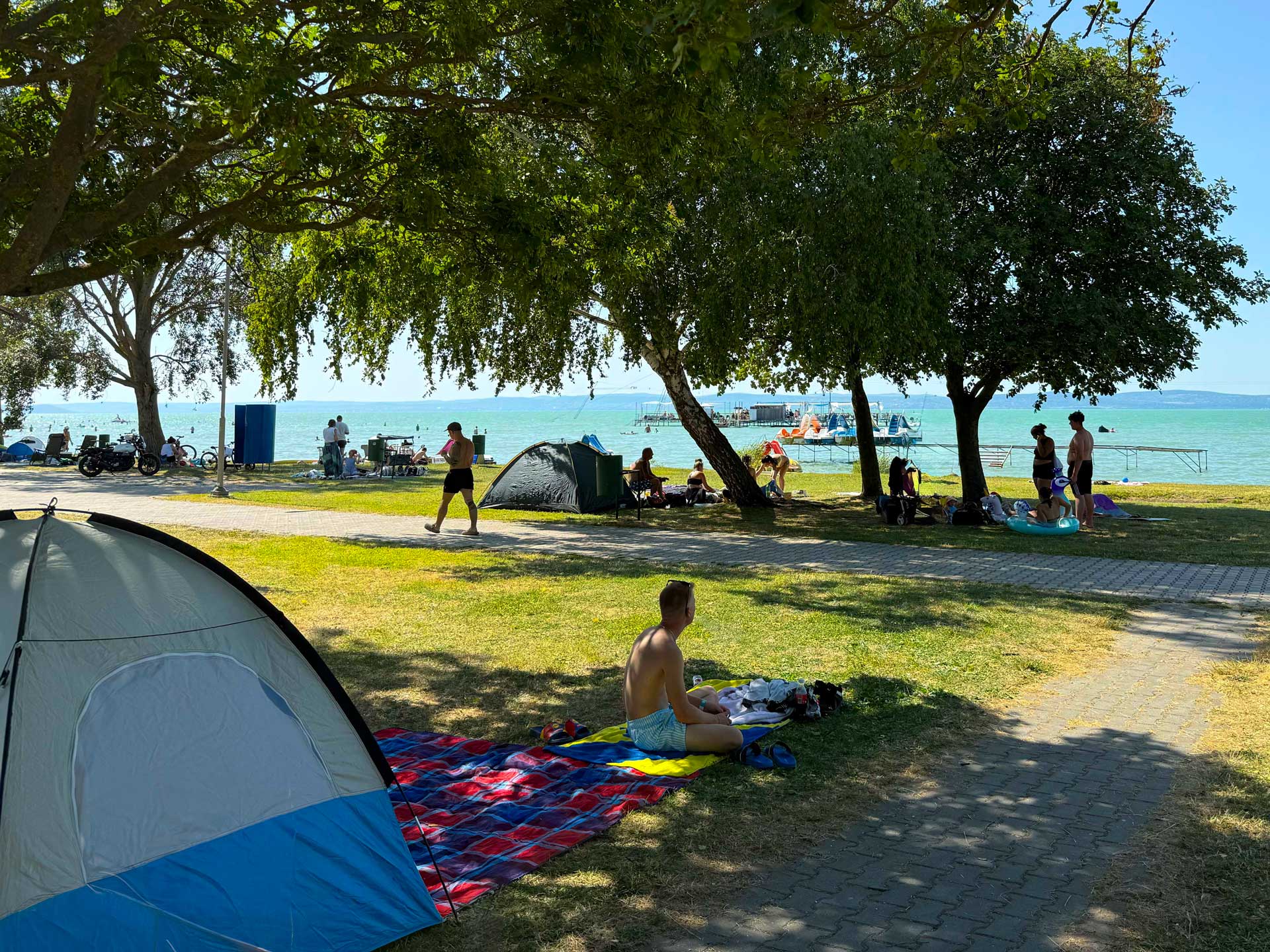 Szabad kempinghelyek a parton 1 szabad kempinghelyek Balaton strand Aranypart Camping & Apartments Siófok